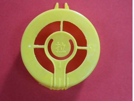 化工桶蓋廠家教你怎樣把疊放在一起的塑料桶蓋分開？